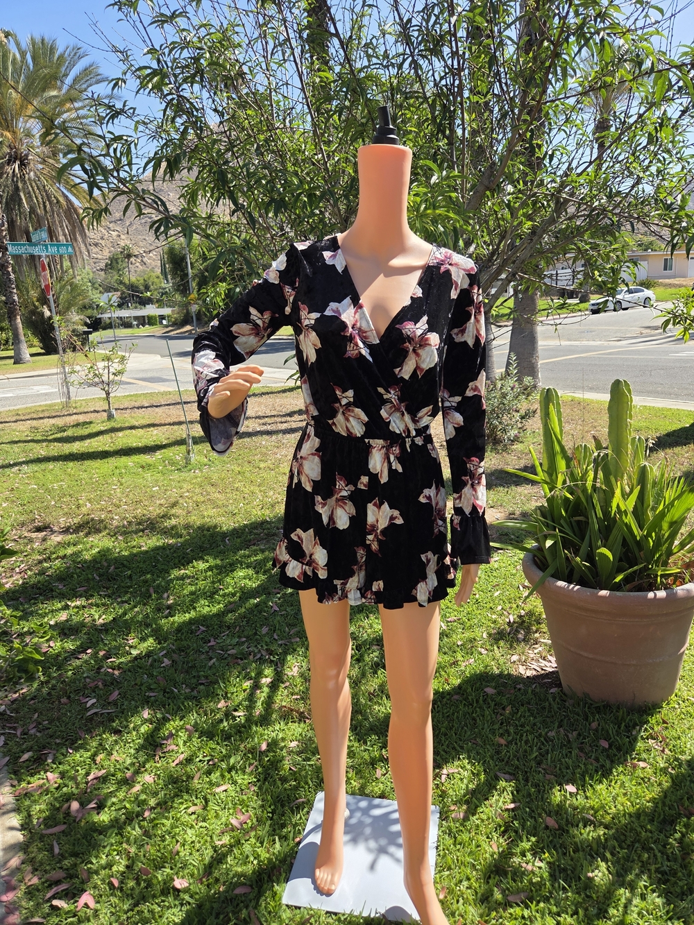 One Clothing L.A. Velvet V-neck, Long Sleeved With Stretchy Shorts Romper Size S